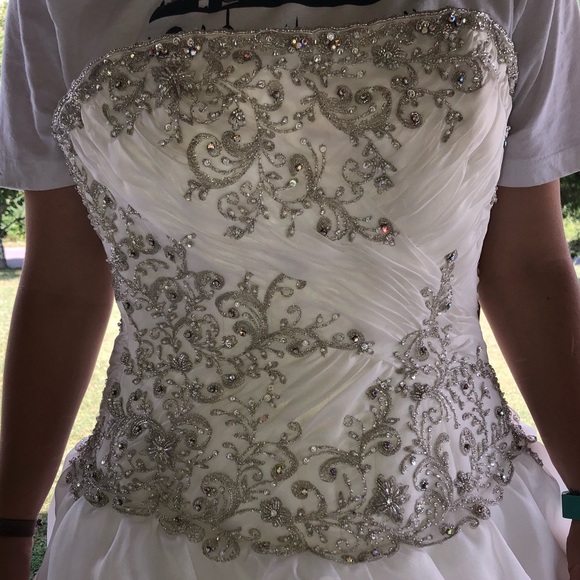 Wedding dress - Picture 6 of 8